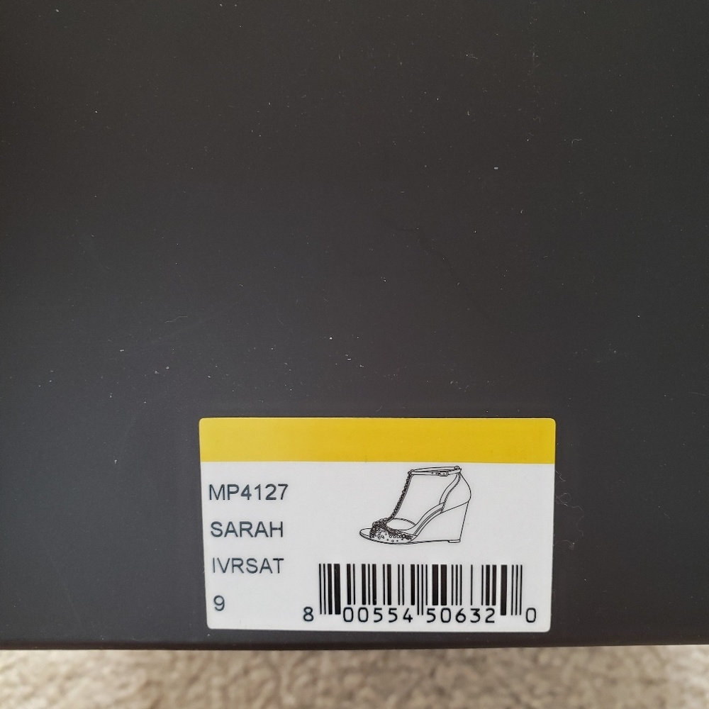 COPY - Badgley Mischka - Sarah shoe, size 9 - Picture 4 of 7